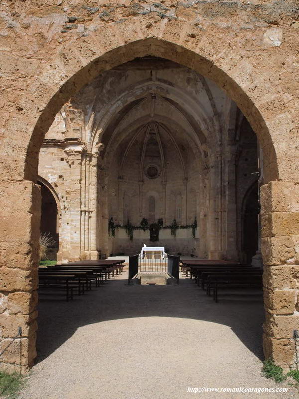 VANO DE SEPARACIÓN DE AMBOS ESPACIOS DEL TEMPLO